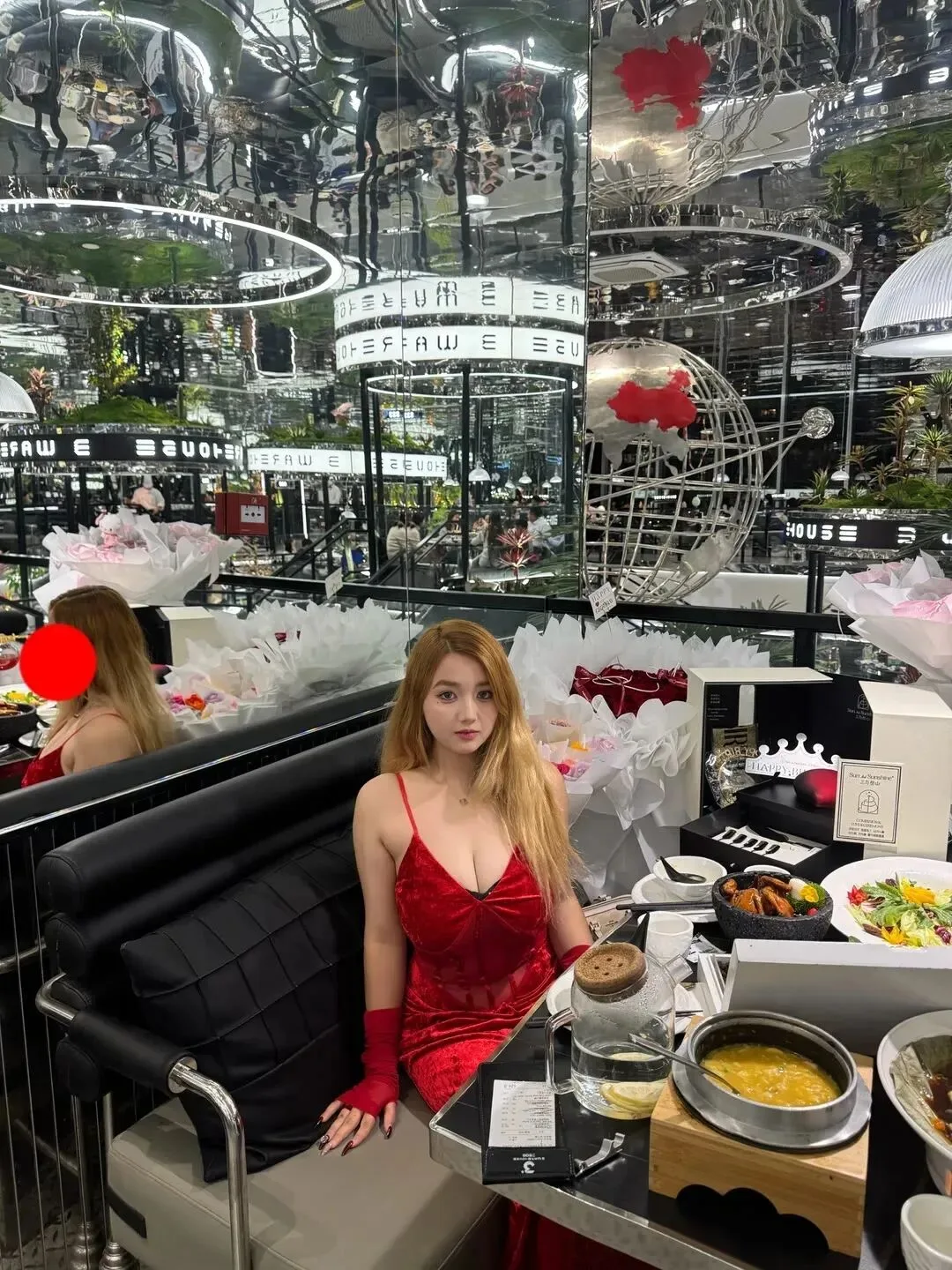 性感吊带红裙美女图片 图片3