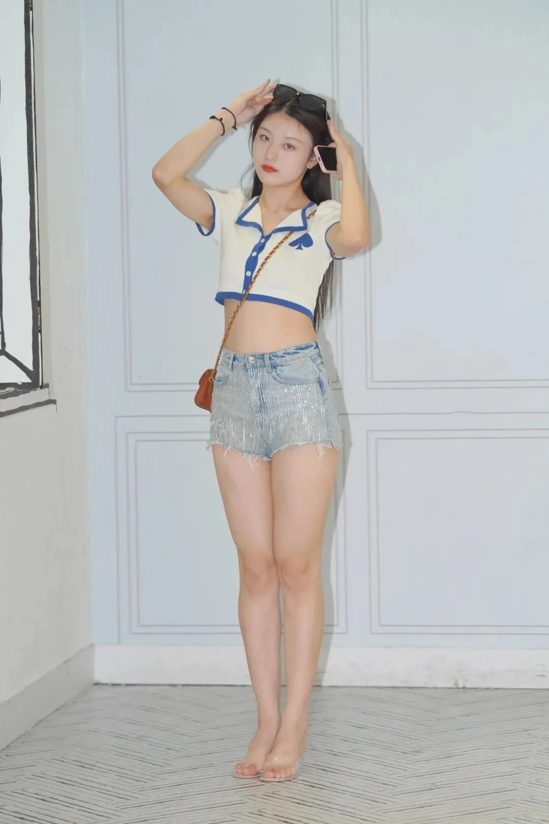 牛仔短裤美女图片 图片2