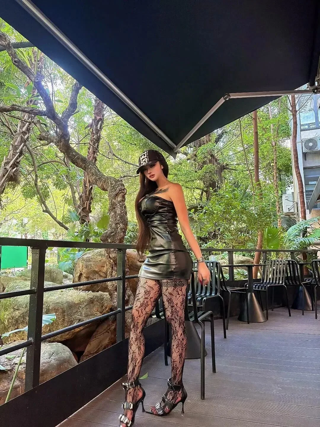 蕾丝穿搭美女写真 图片2