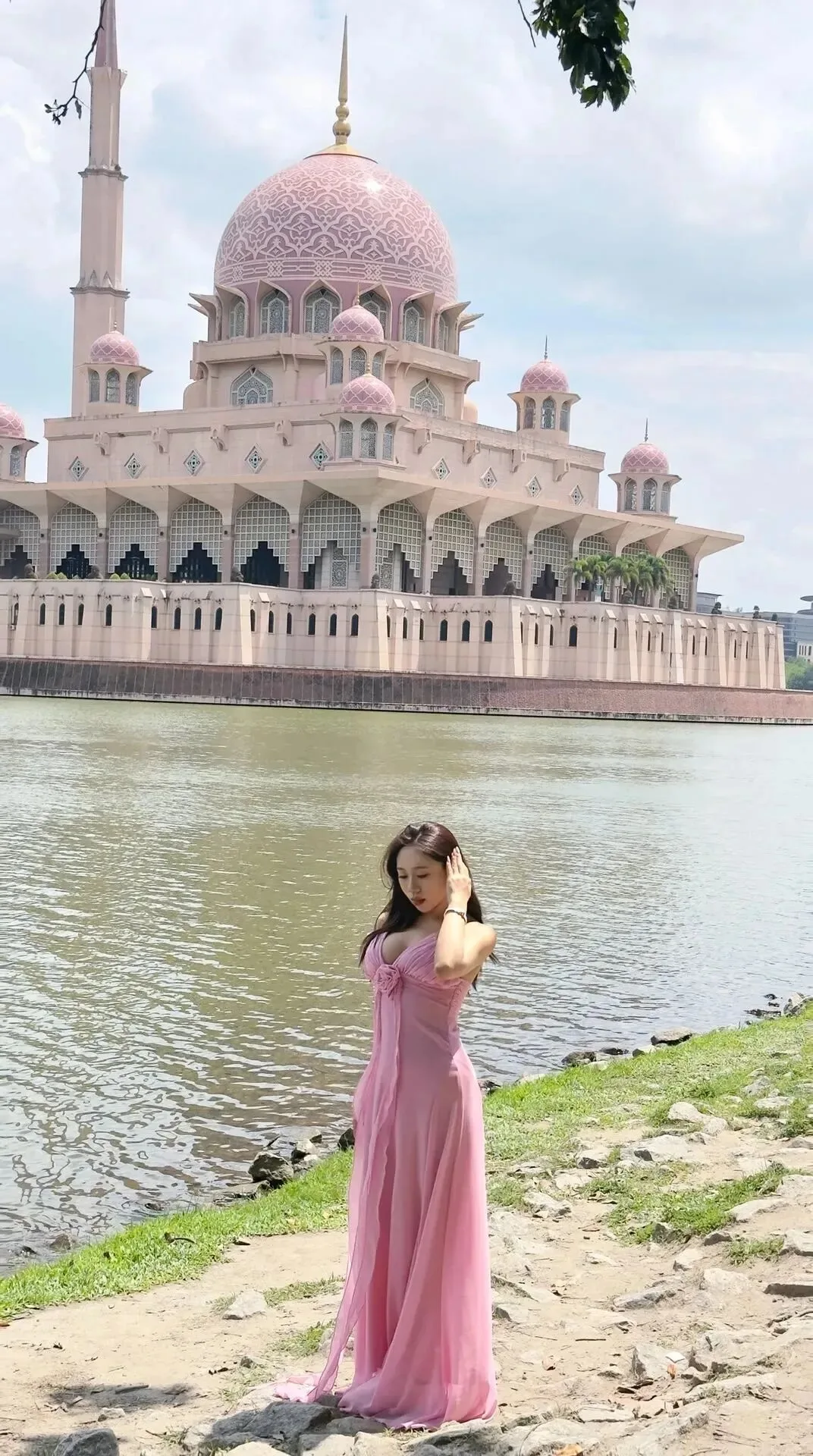红裙少妇写真 图片3