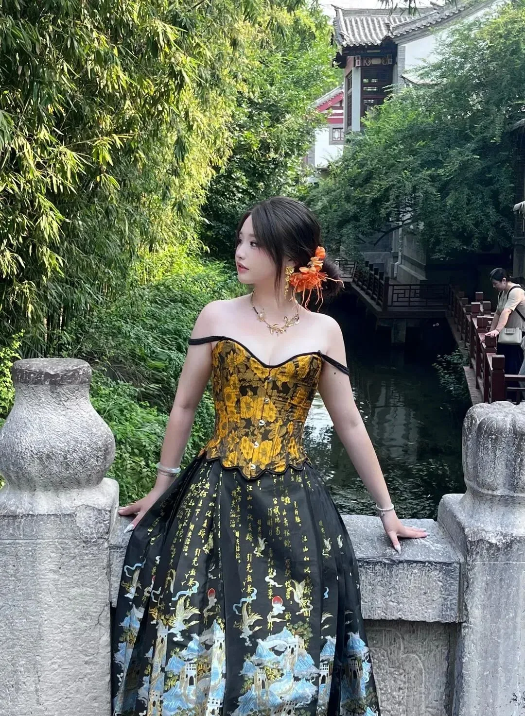 丰满美女写真 图片3