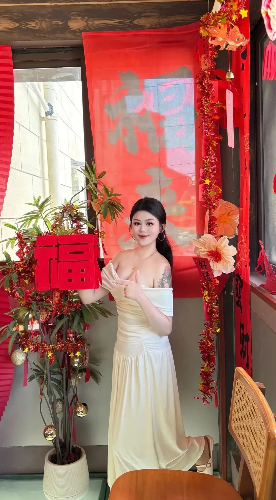 抹胸裙美女写真 图片3