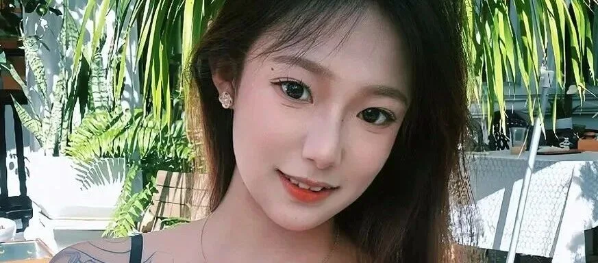 蕾丝吊带女神写真集 曲线身材太吸睛