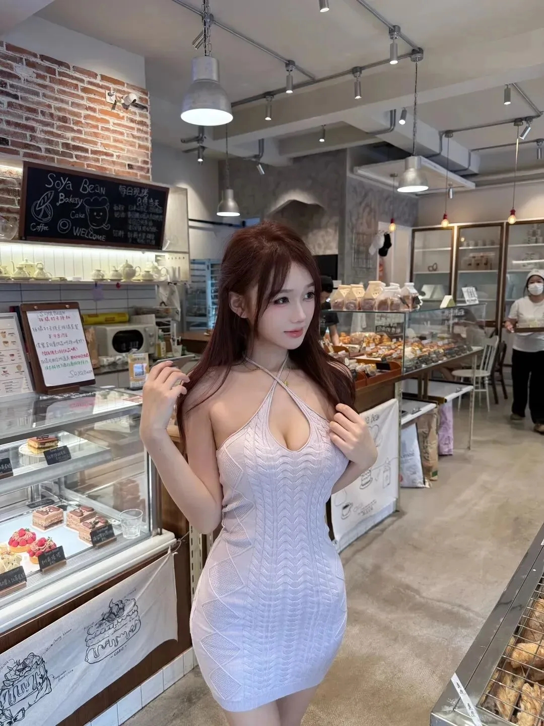丰满身材美女写真 图片2