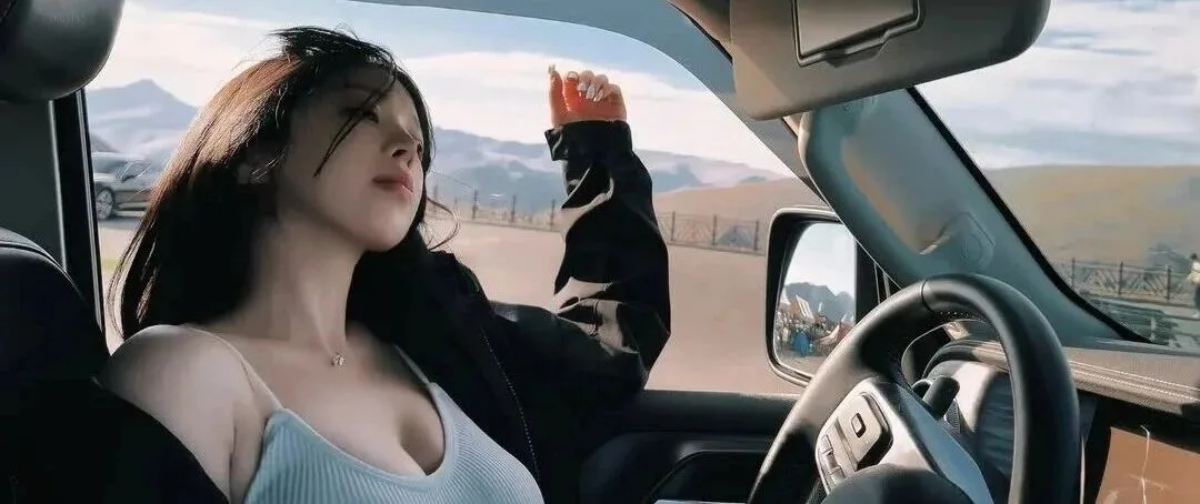 豪车场景里的曲线美女写真高清图集