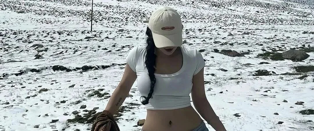 雪地美女写真 图片1