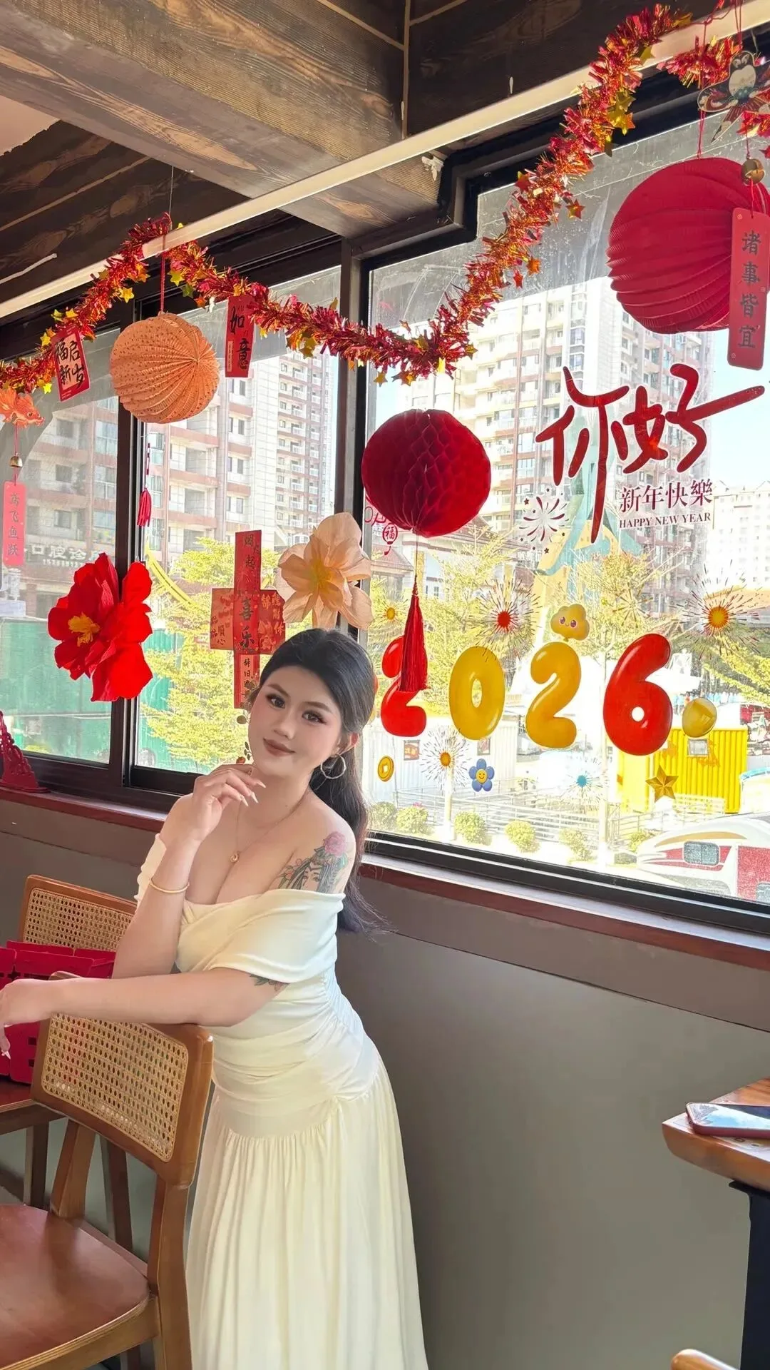 抹胸裙美女写真 图片2