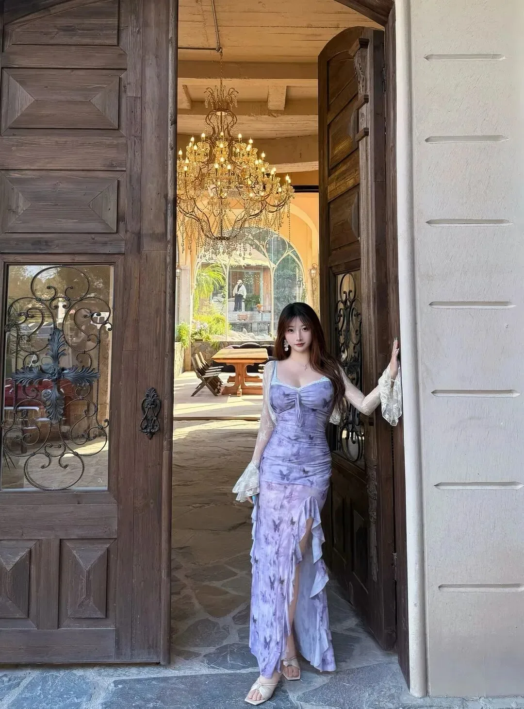 紫色长裙美女写真 图片3