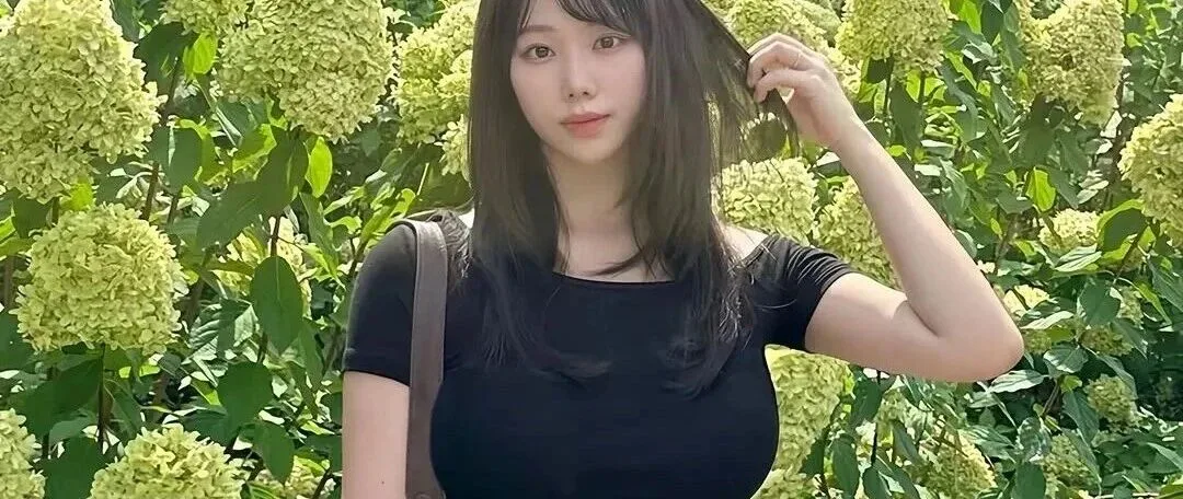 黑色紧身衣美女 图片1