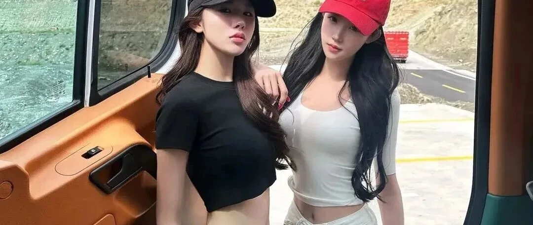 双姝同框曲线吸睛 高清写真图集尽显身材魅力