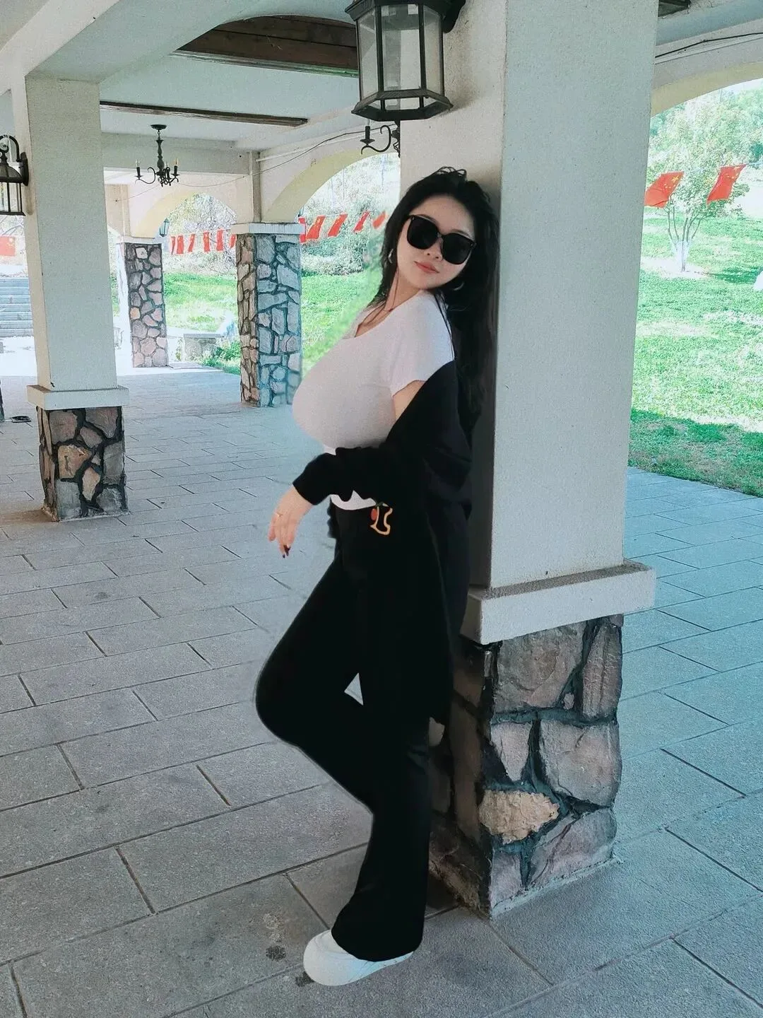 丰满少妇写真 图片2