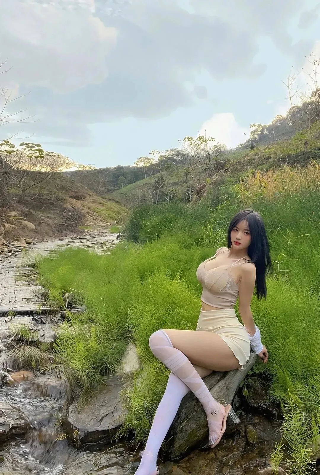 丰满身材美女写真 图片2
