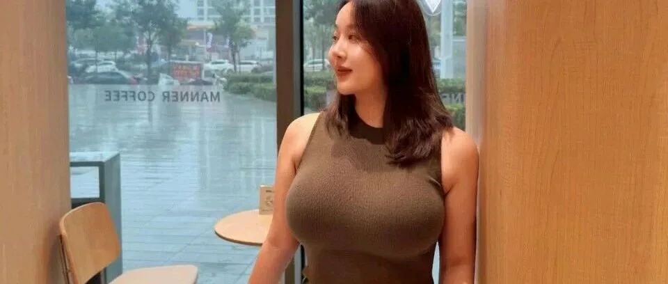 微胖女孩甜美写真图集 圆润身材也有可爱一面