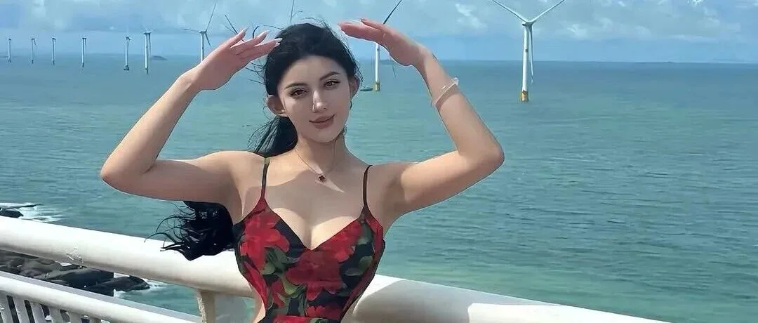 吊带花裙勾勒曼妙曲线 这位少妇的夏日写真太有味道