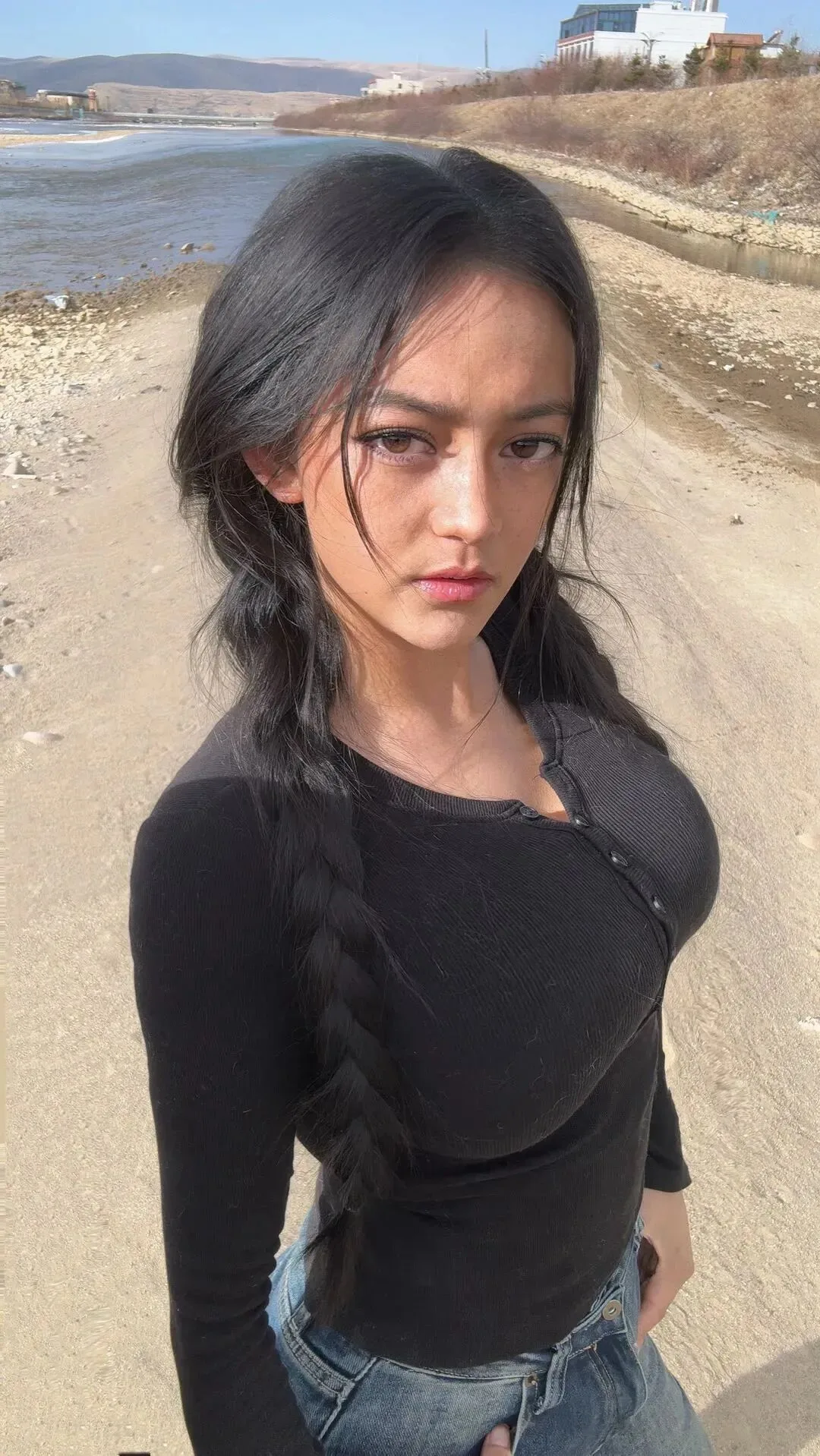 圆润气质少女写真 图片2