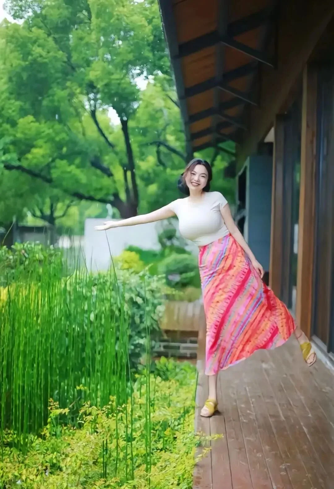 丰满少妇写真 图片3