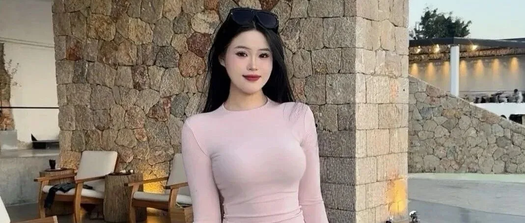 圆润多姿的秘书风写真 曲线身材与职业气质兼备的高清图集