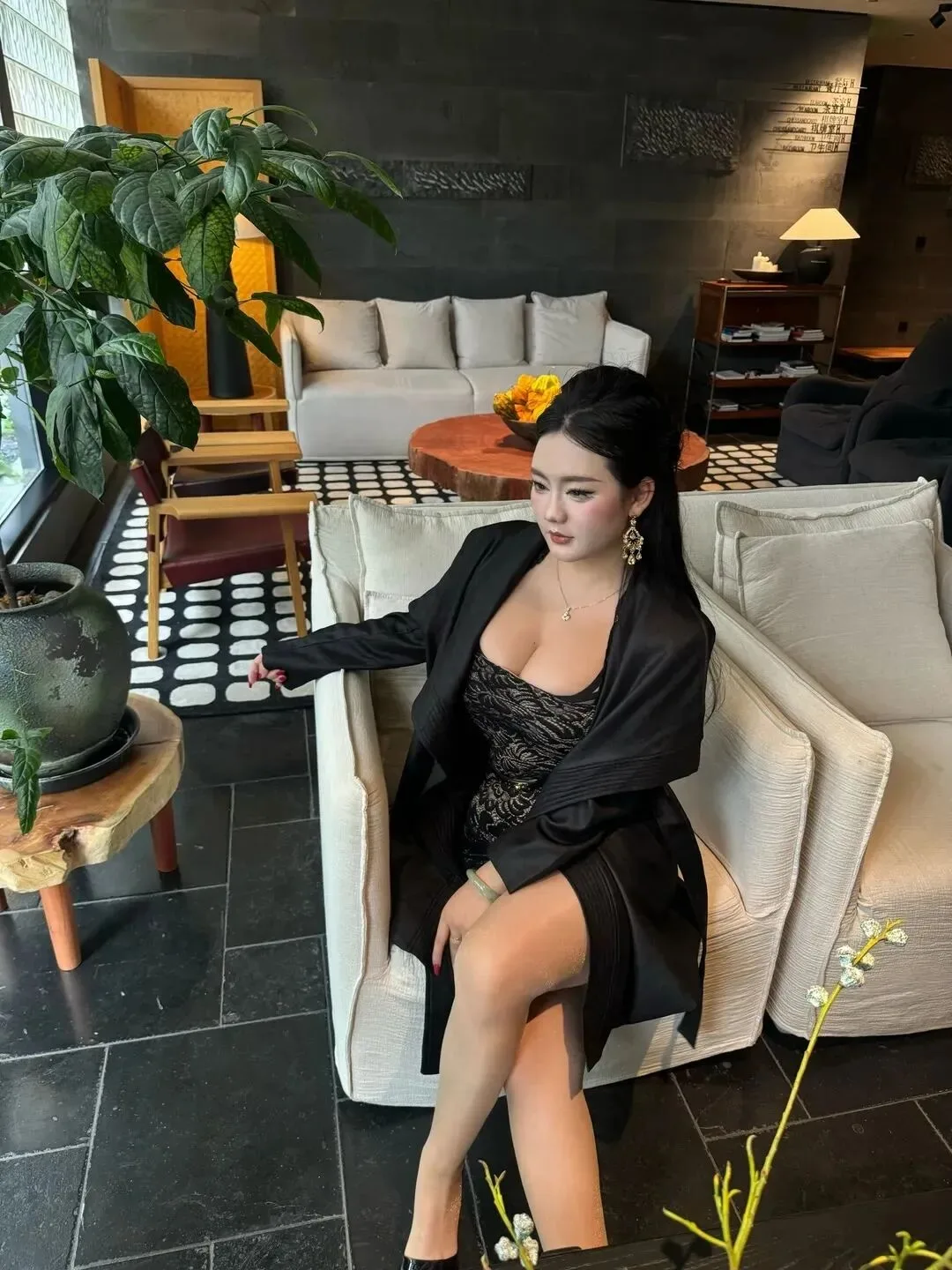 丰满少妇写真 图片3