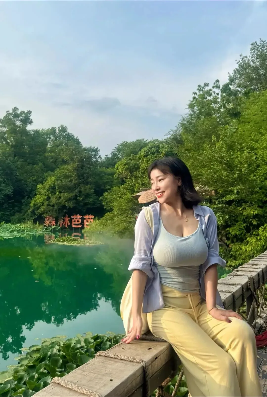 丰满少妇写真 图片2