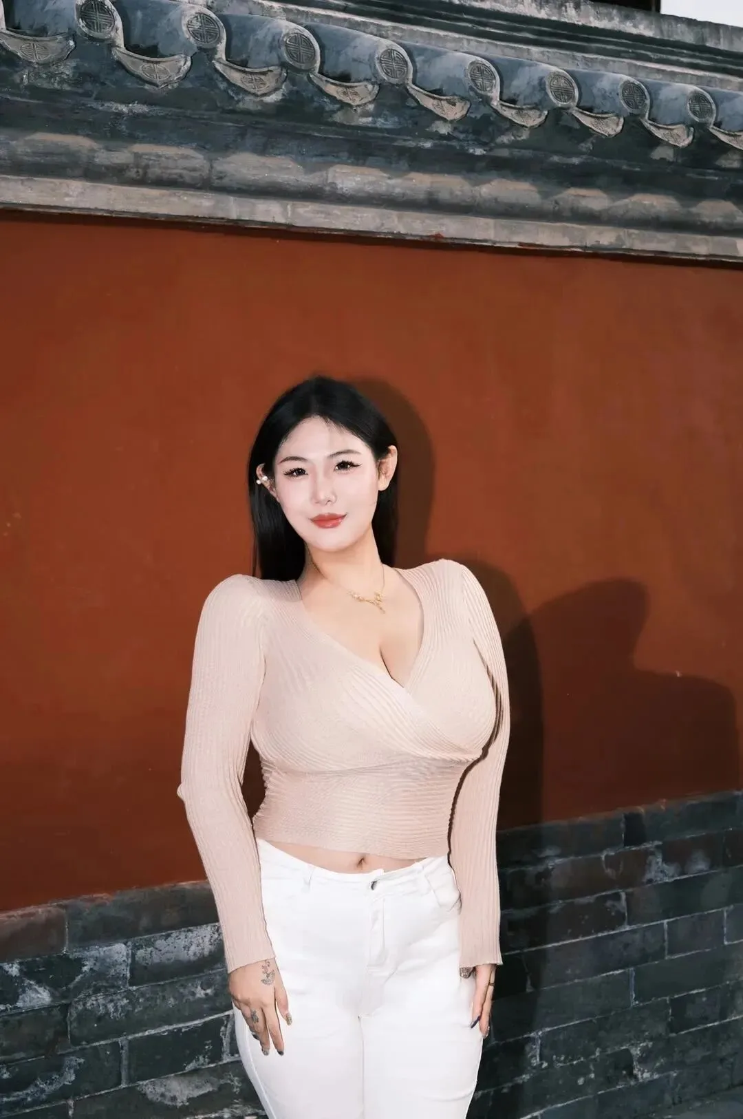 丰满少妇写真 图片2