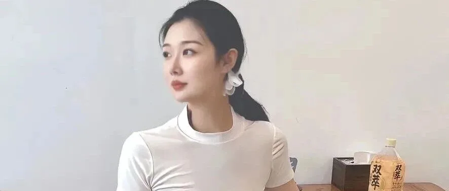颜值与身材双双在线的少妇高清写真图集气质迷人
