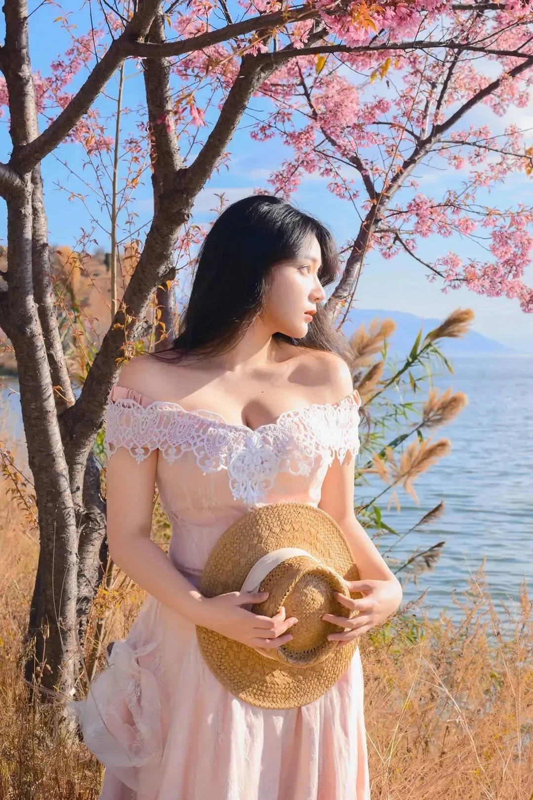蕾丝裙少妇写真 图片2