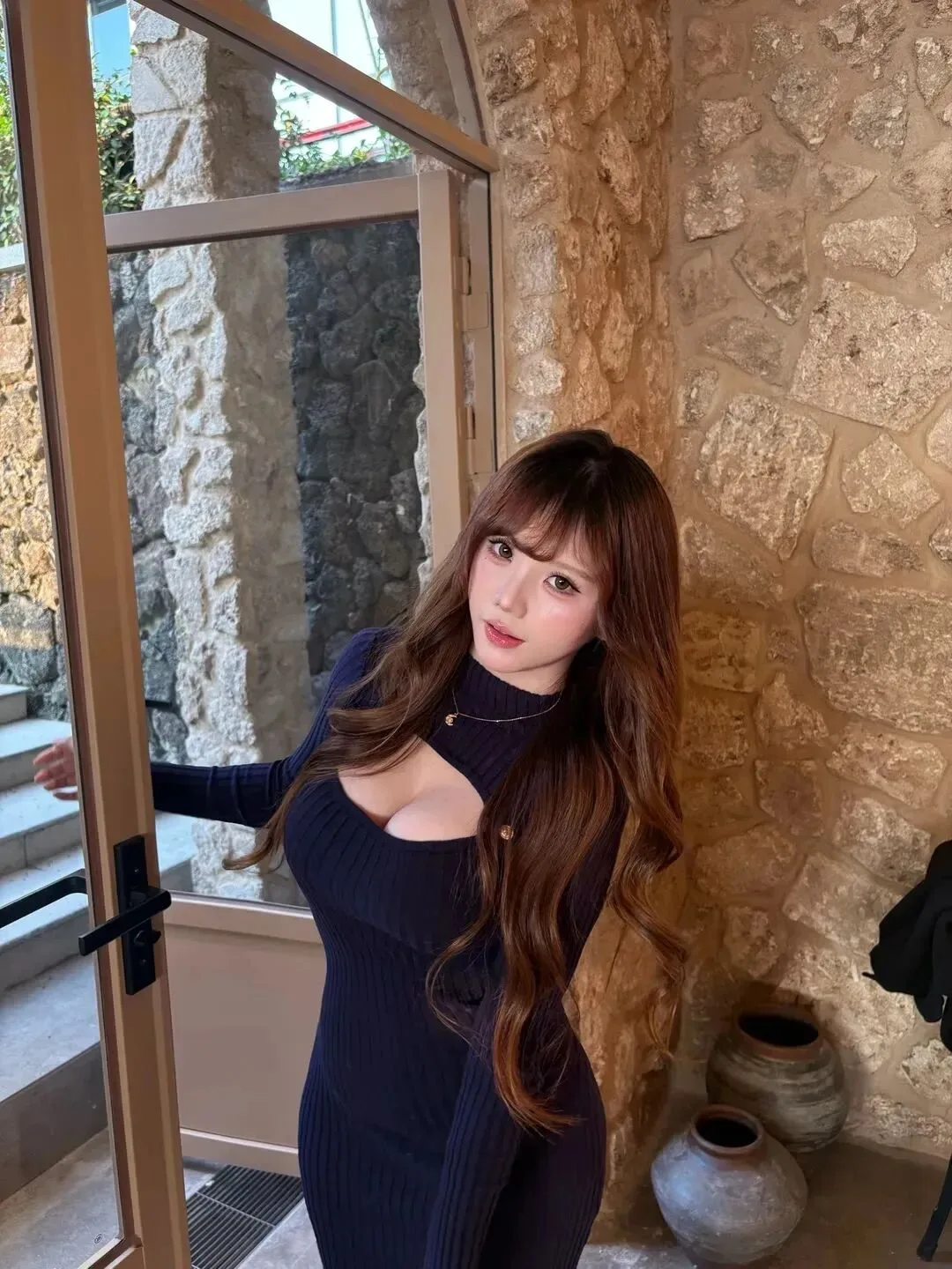 黑色连衣裙美女图片 图片2