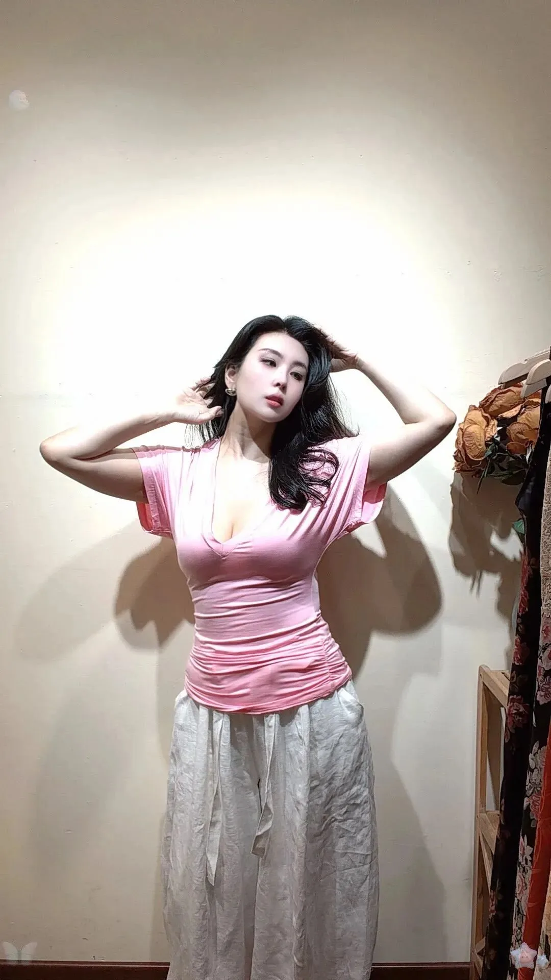 妖娆少妇写真 图片2