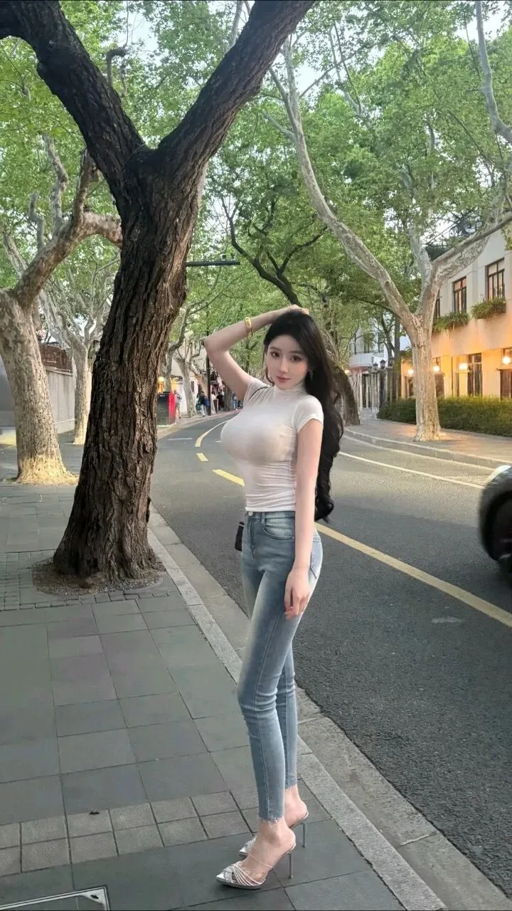 纤细身材美女写真 图片2