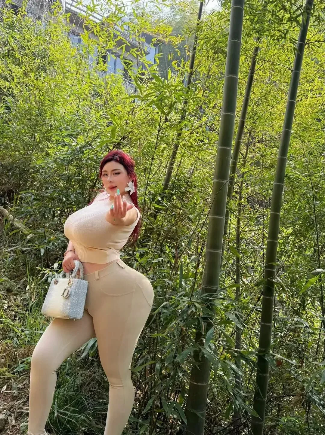 丰满少妇写真 图片2