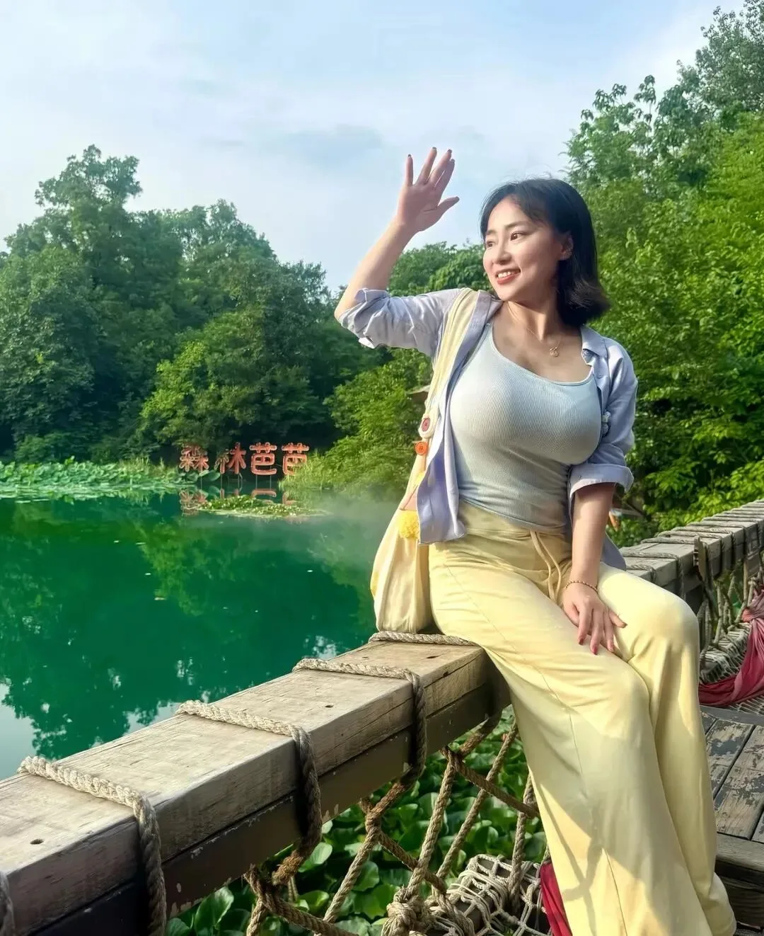 丰满少妇写真 图片3