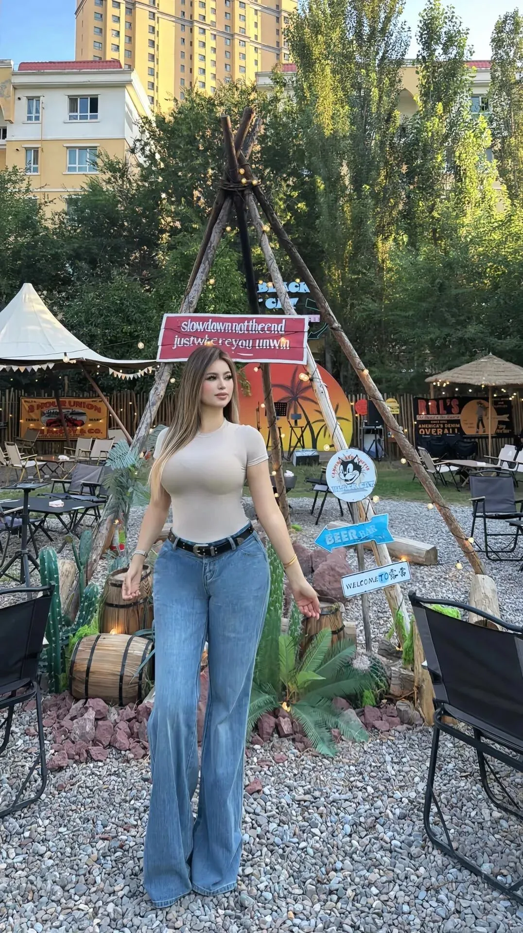金发美女写真 图片2