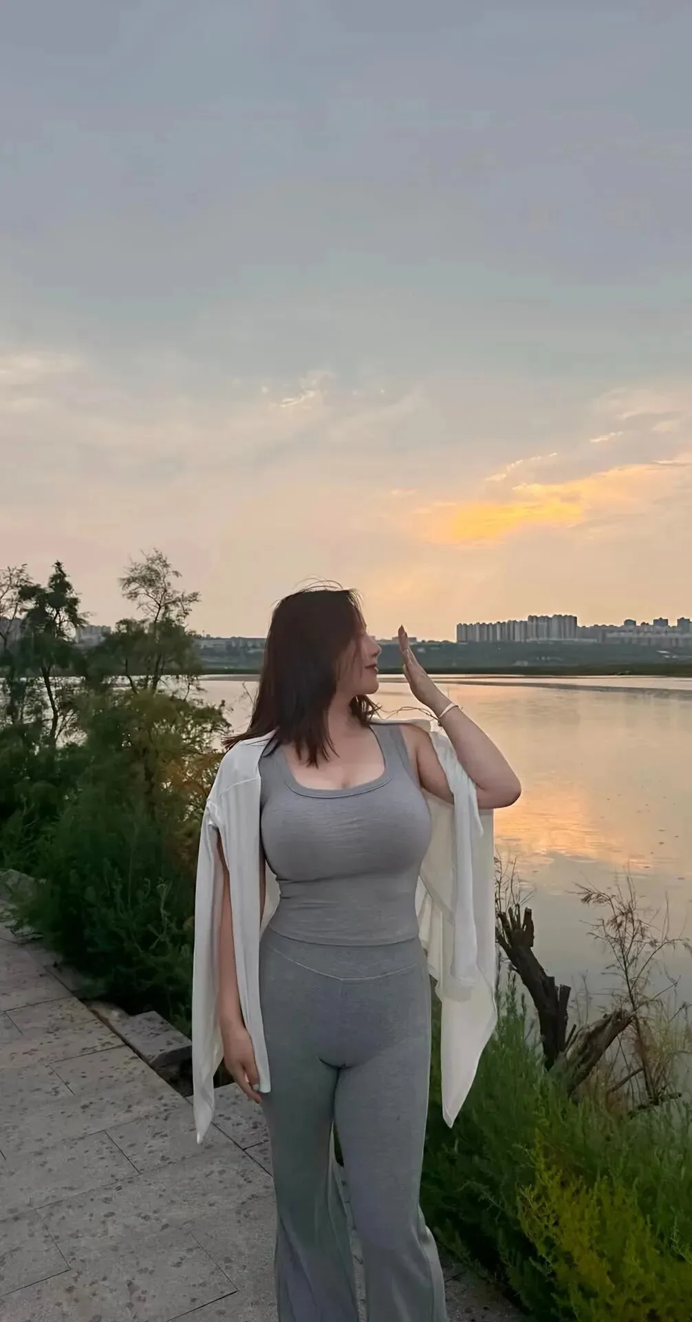 成熟少妇写真 图片2