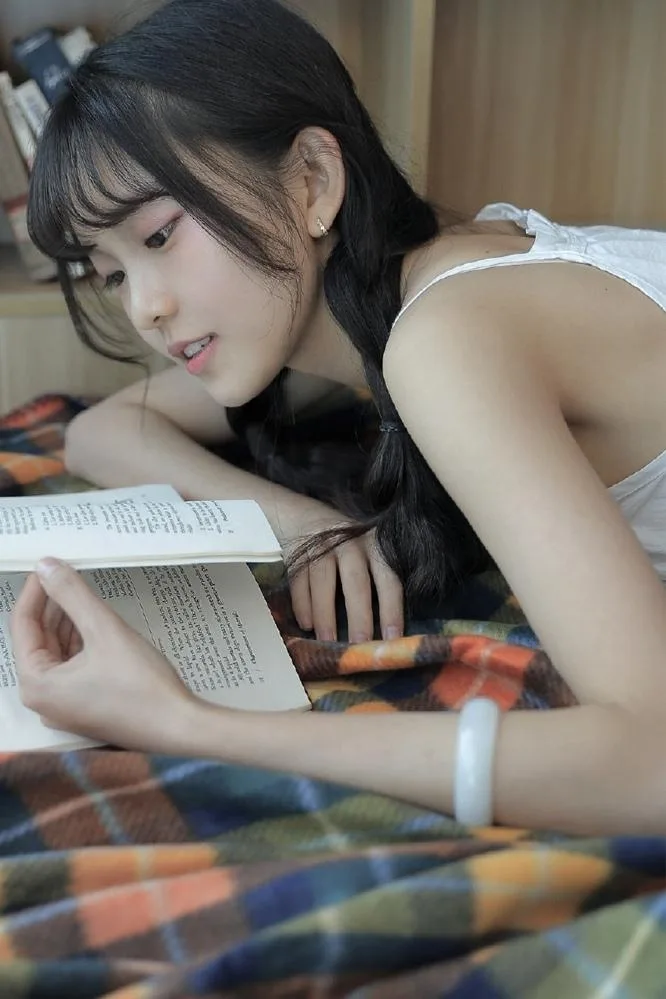 麻花辫美女私房写真 图片7
