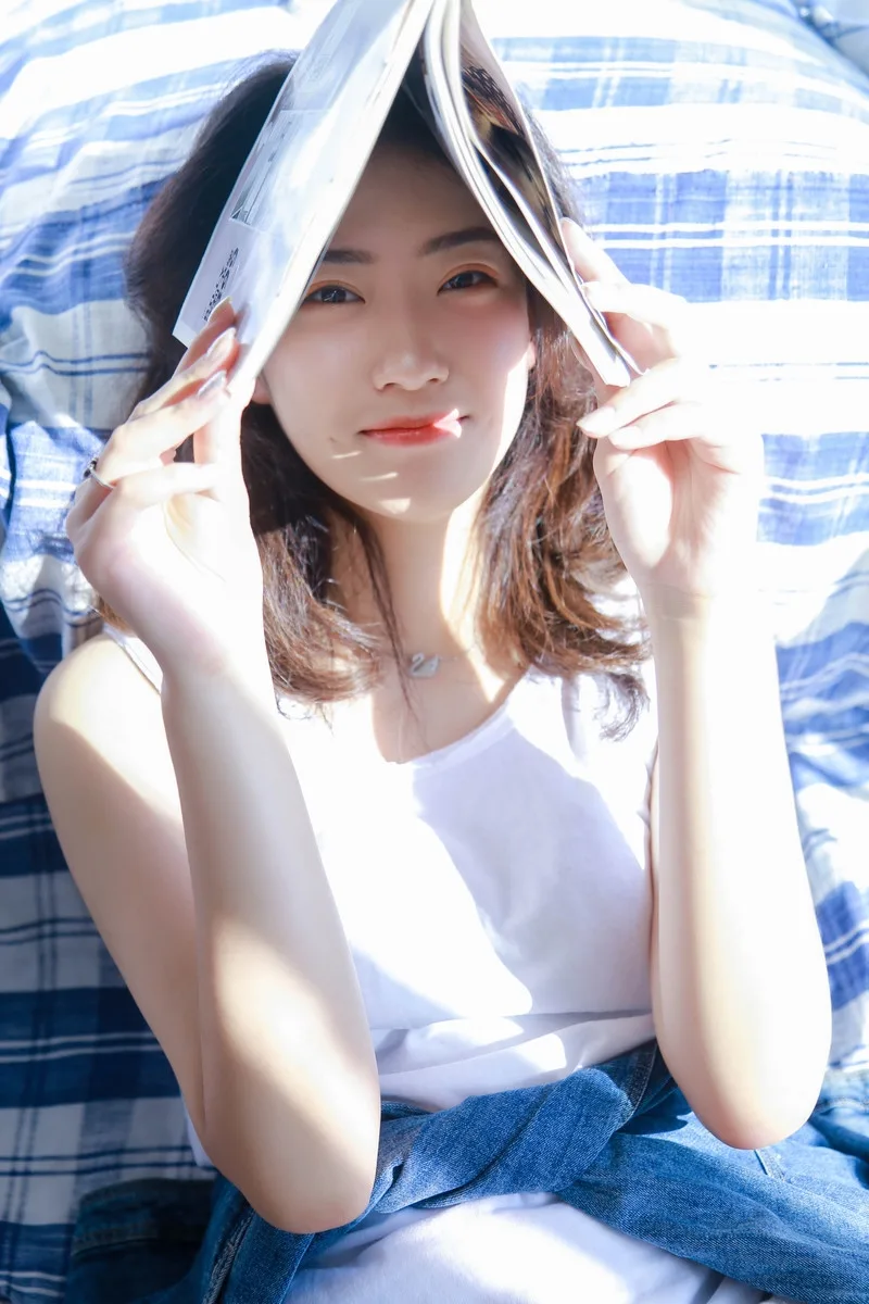 白丝美腿写真 图片4