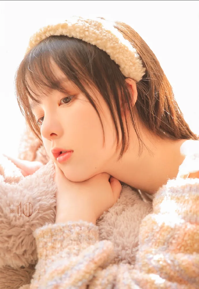 短发美女写真 图片11