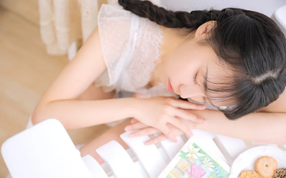 麻花辫少女写真 图片9
