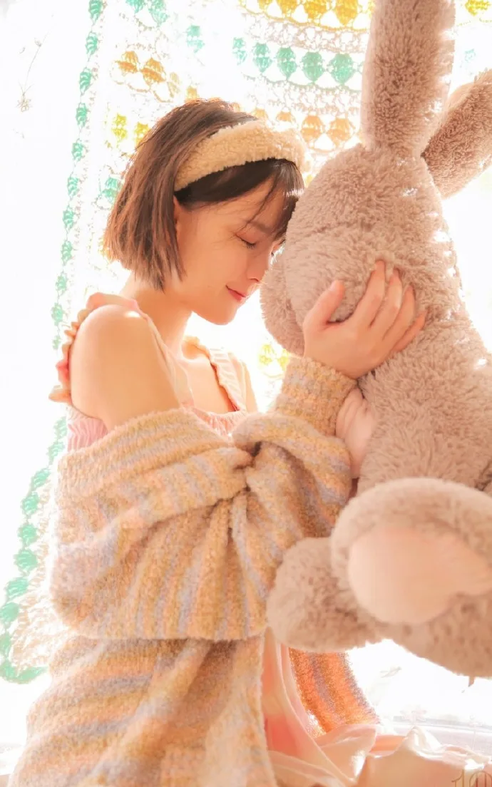 短发美女写真 图片6