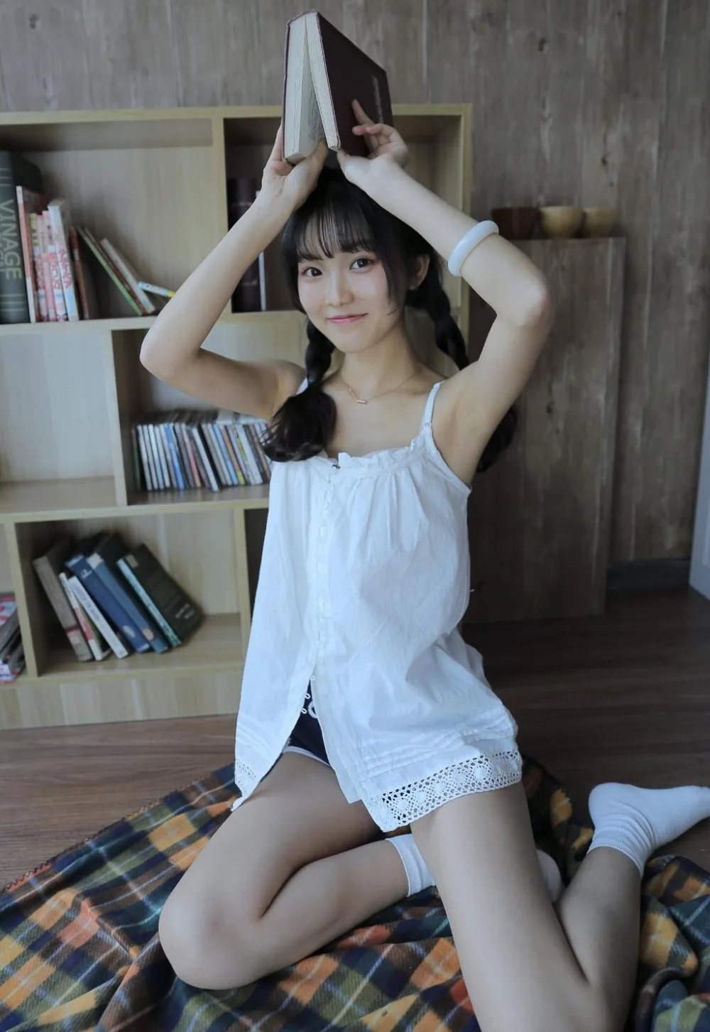 麻花辫美女私房写真 图片8