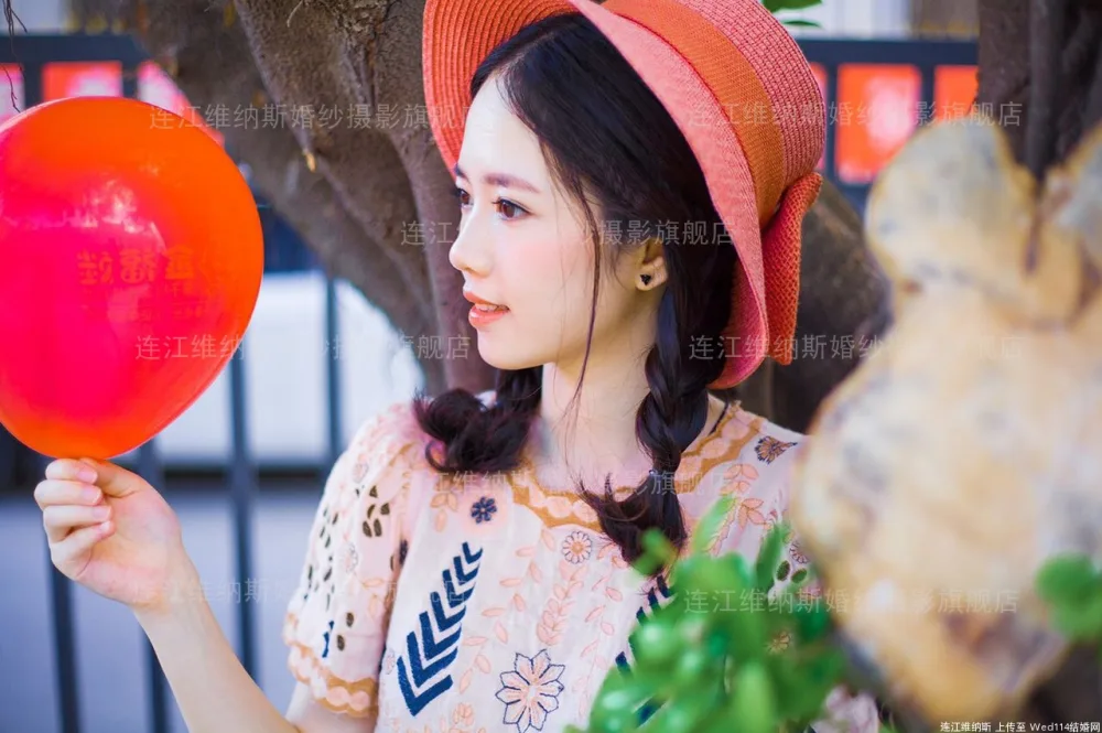 麻花辫少女街拍 图片2