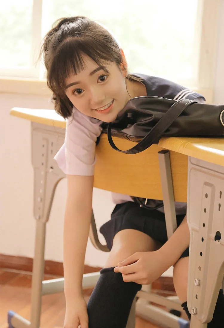 黑丝美腿模特写真 图片4