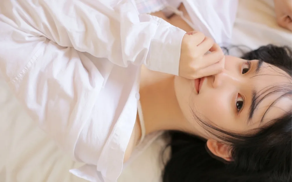 黑长直美女写真 图片5