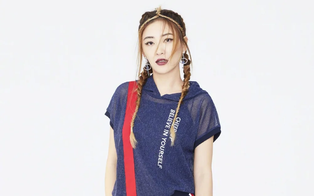应采儿制服写真 图片4