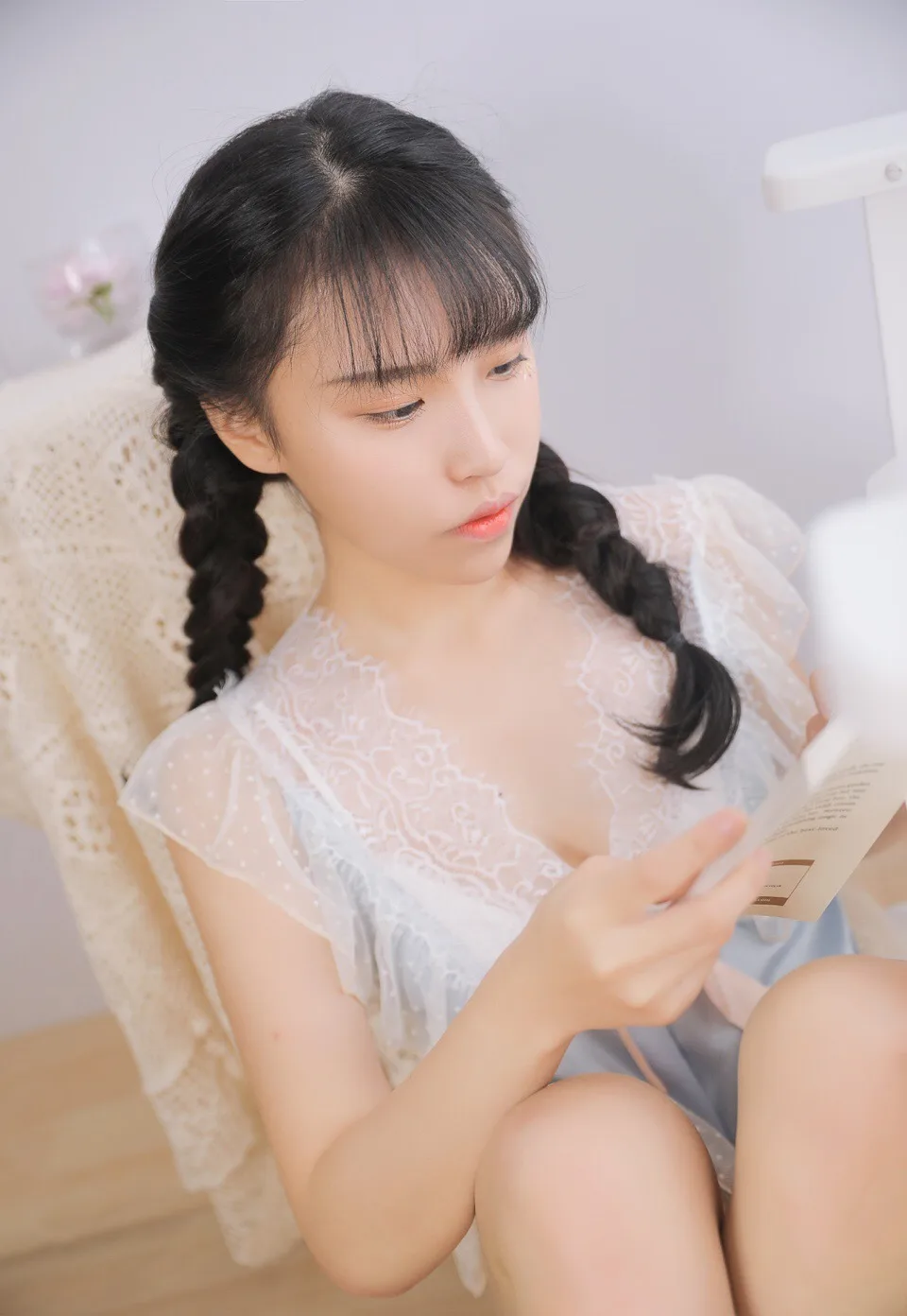 麻花辫少女写真 图片3