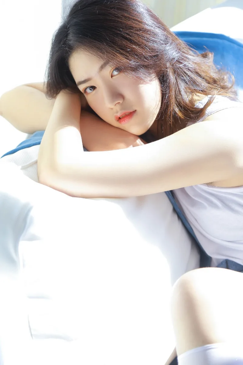 白丝美腿写真 图片5