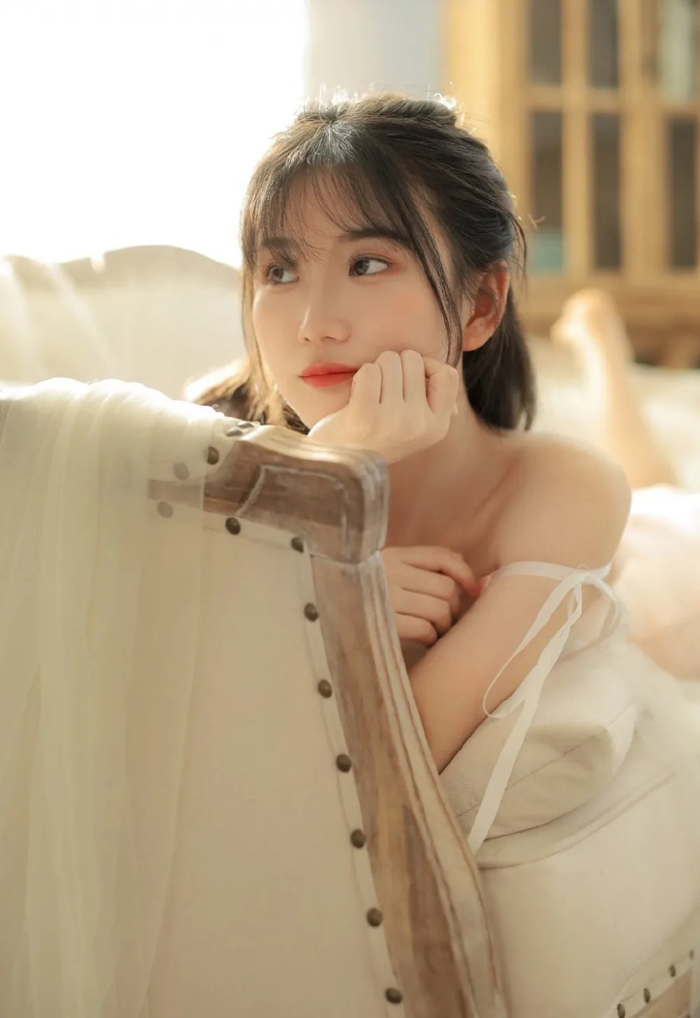 吊带短裙美女写真 图片11