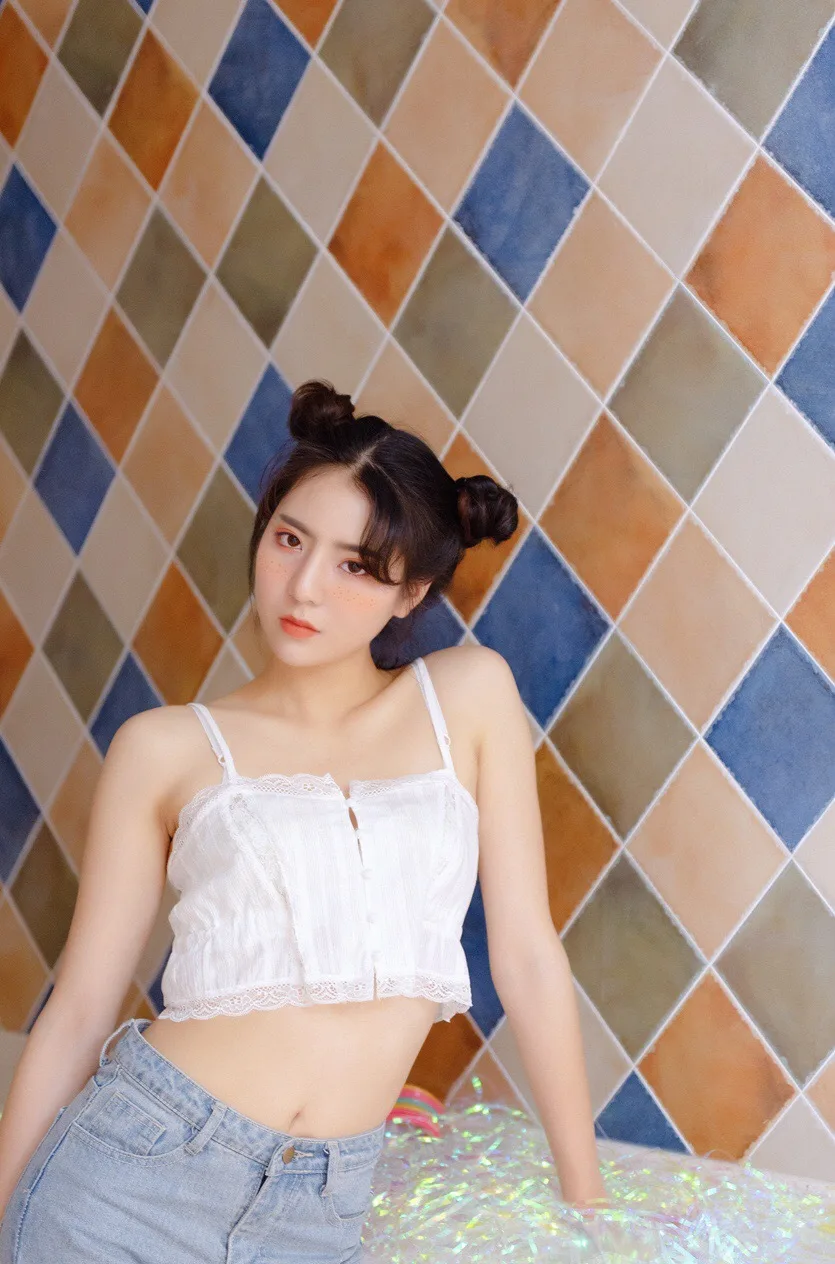 露脐装美女写真 图片4