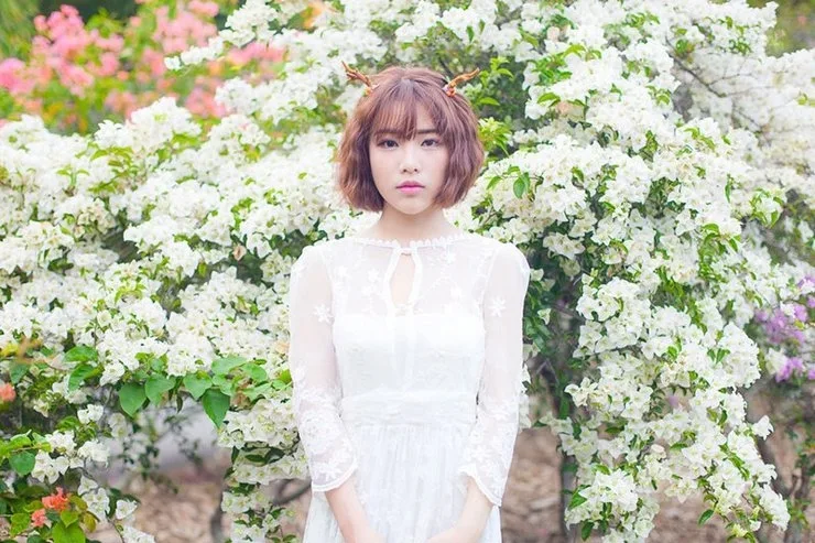 短发美女写真 图片3