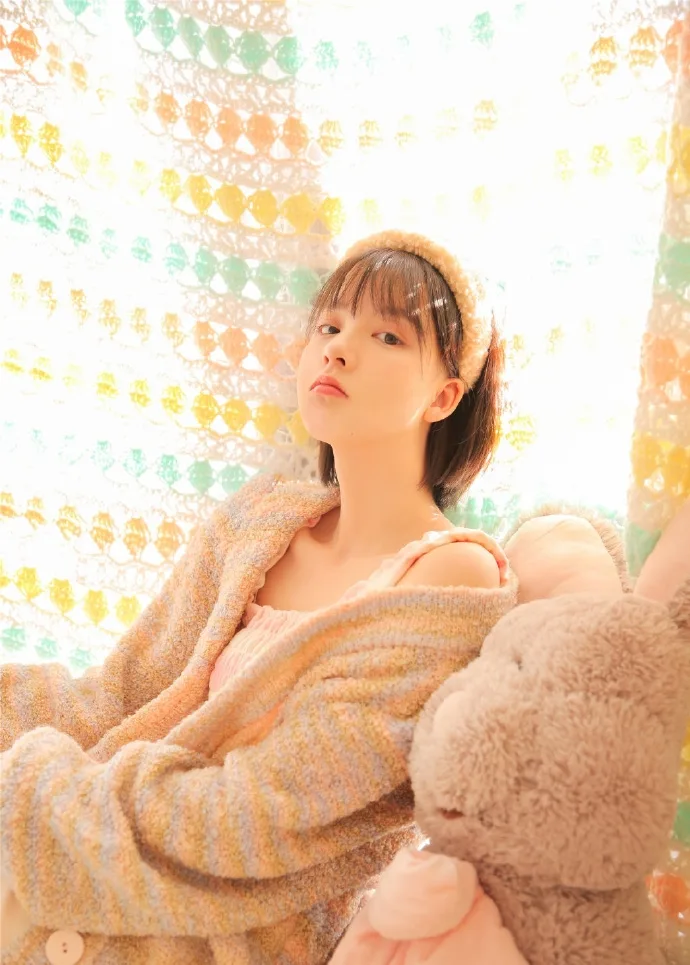 短发美女写真 图片13