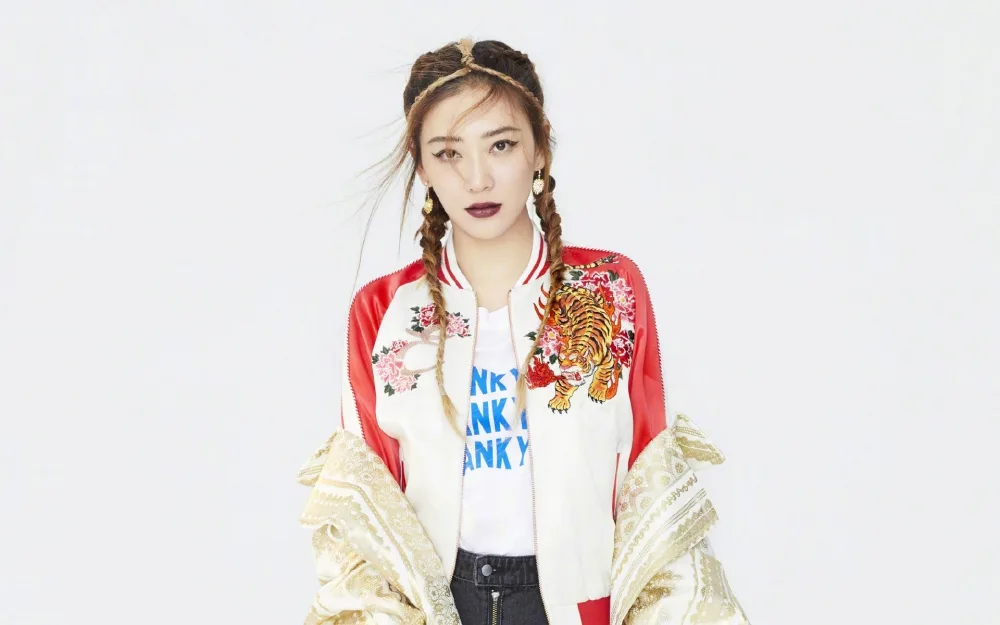 应采儿制服写真 图片5